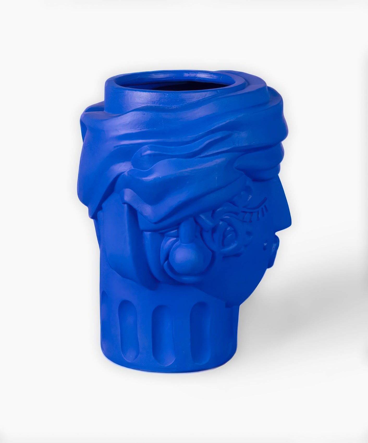 VASE WOMAN - MAGNA GRAECIA BLEU