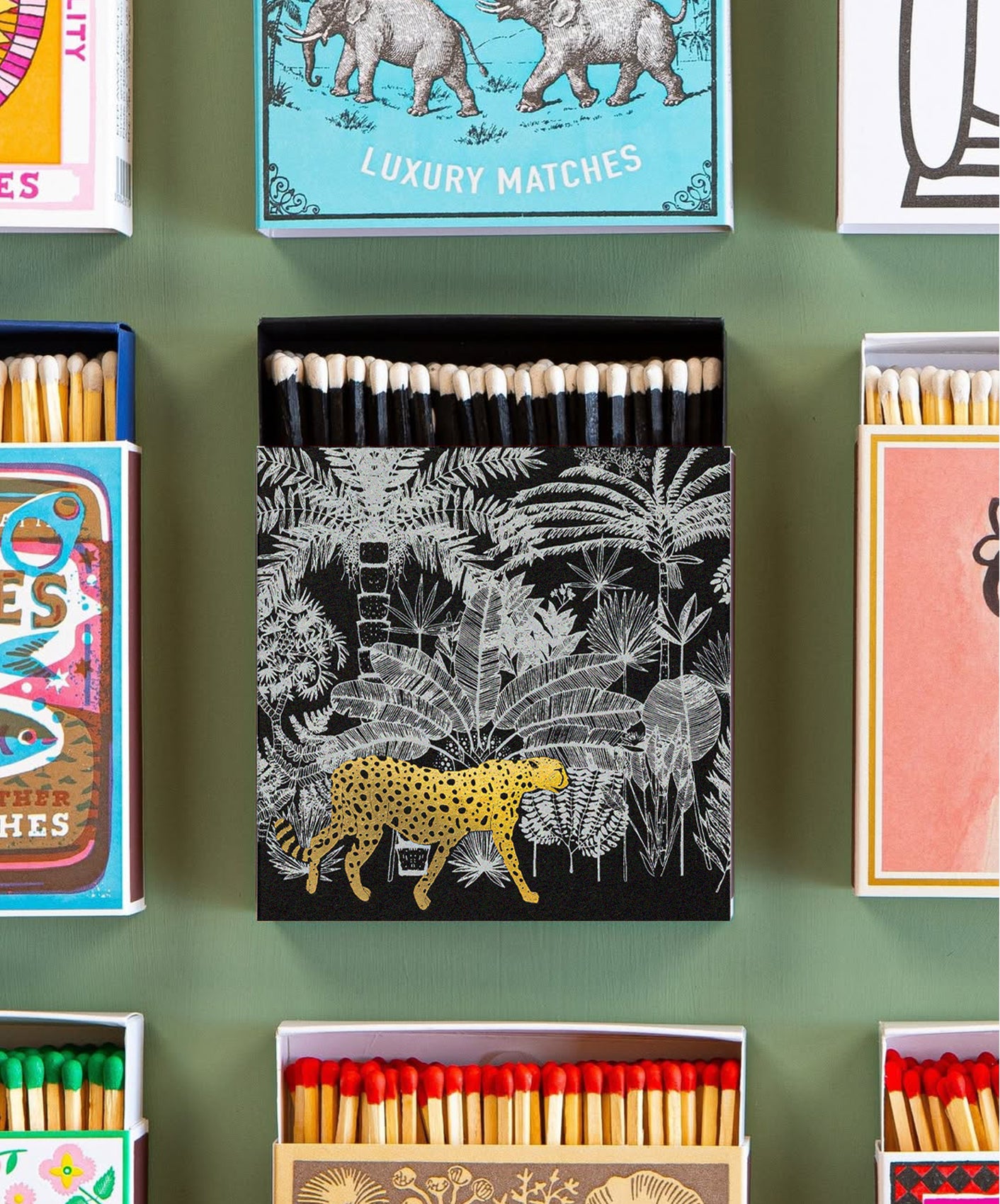 CHEETAH IN JUNGLE (BLACK)