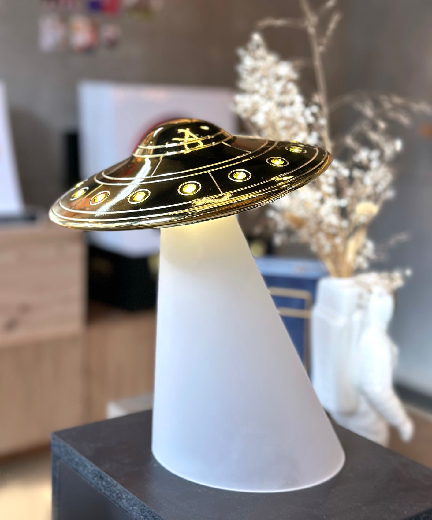 ROSWELL LAMP
