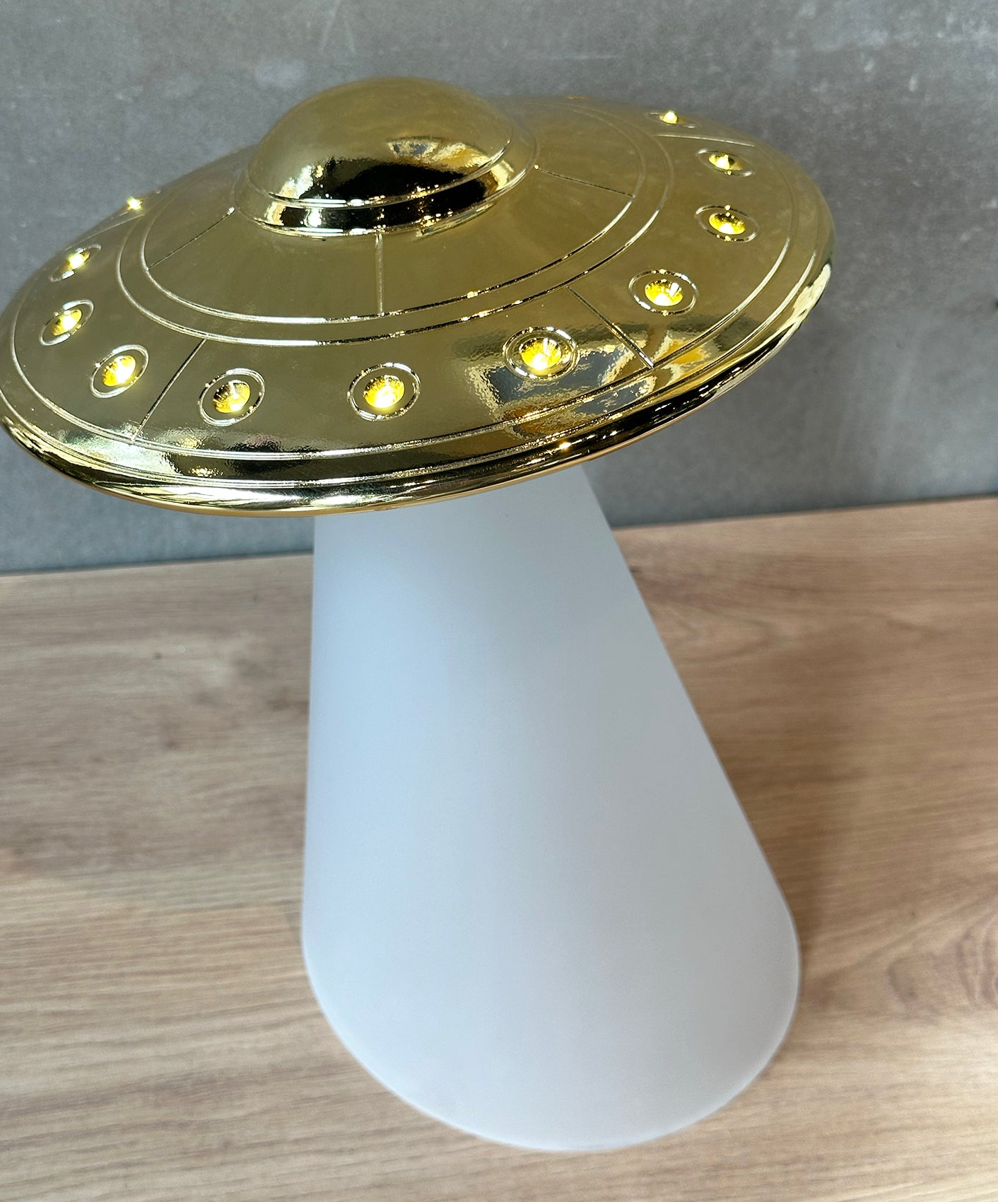 ROSWELL LAMP