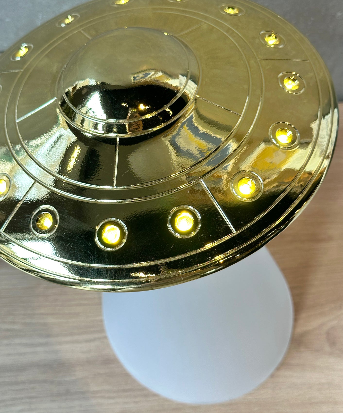 ROSWELL LAMP