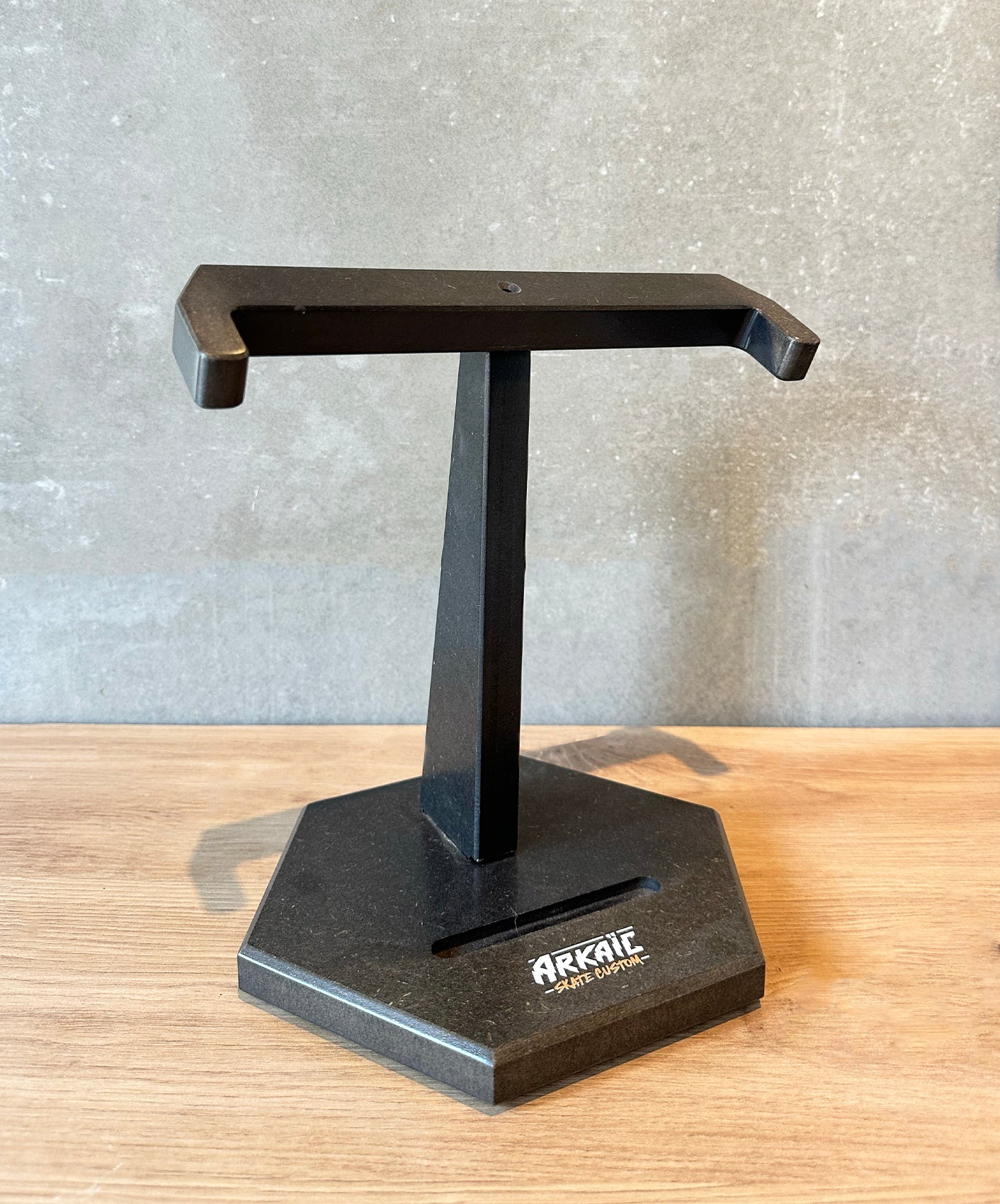 SUPPORT MEUBLE - SKATEBOARD